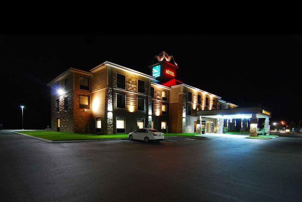Quality Inn & Suites Val-d'Or Esterno foto