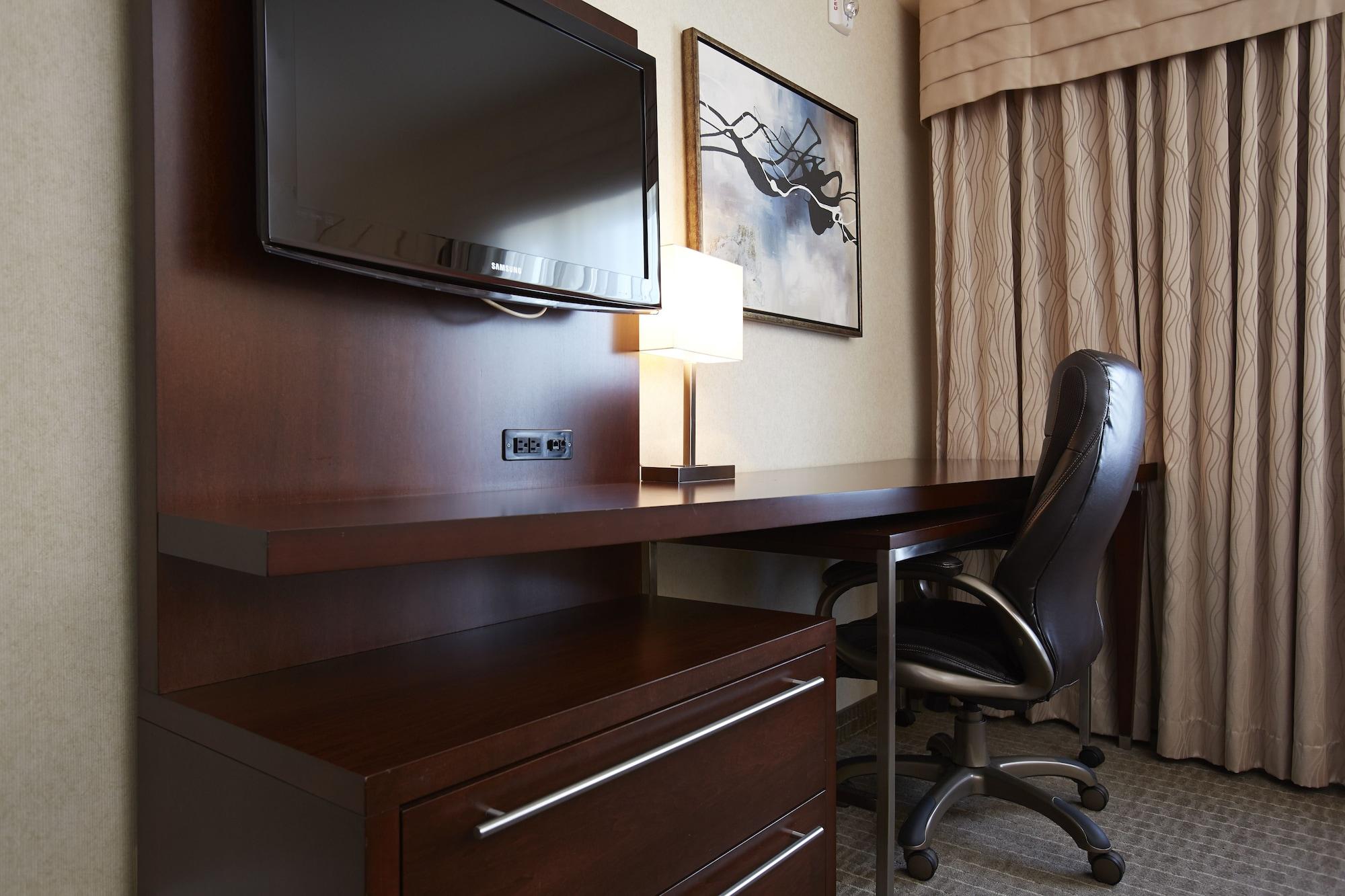 Quality Inn & Suites Val-d'Or Esterno foto
