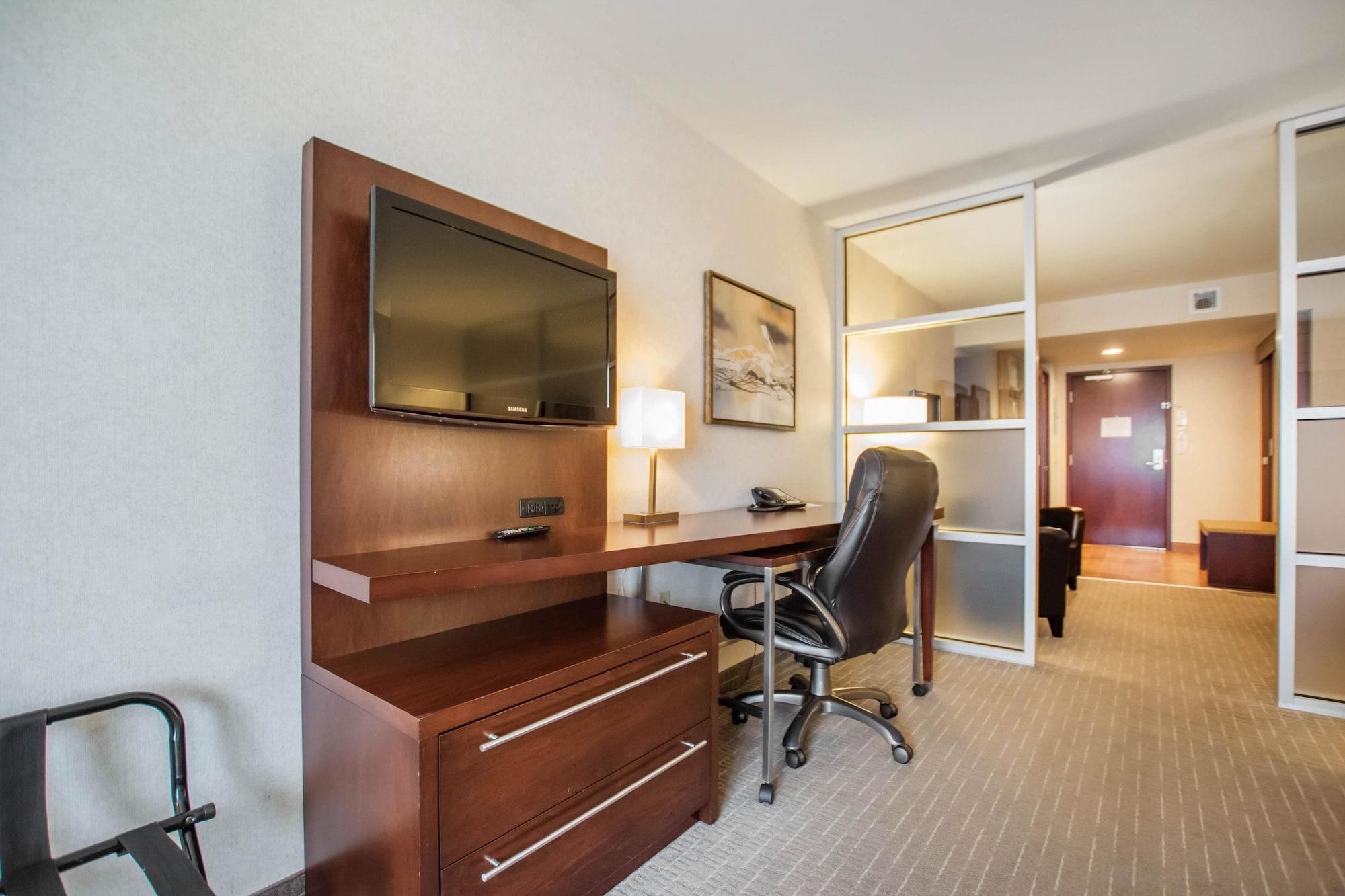 Quality Inn & Suites Val-d'Or Esterno foto