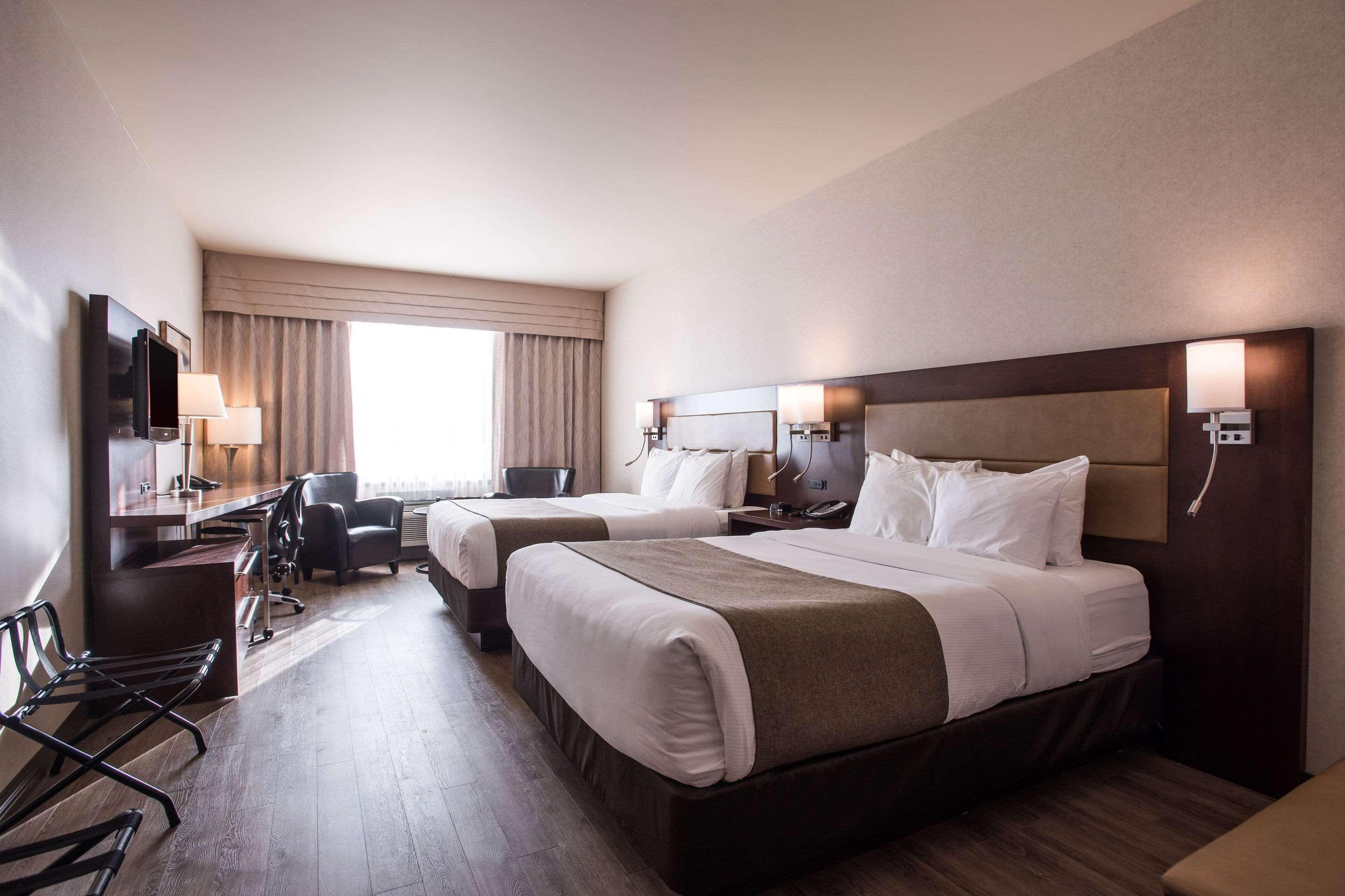 Quality Inn & Suites Val-d'Or Esterno foto