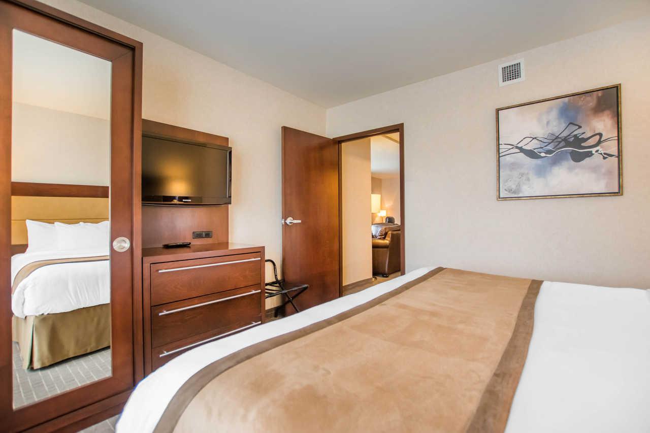 Quality Inn & Suites Val-d'Or Esterno foto