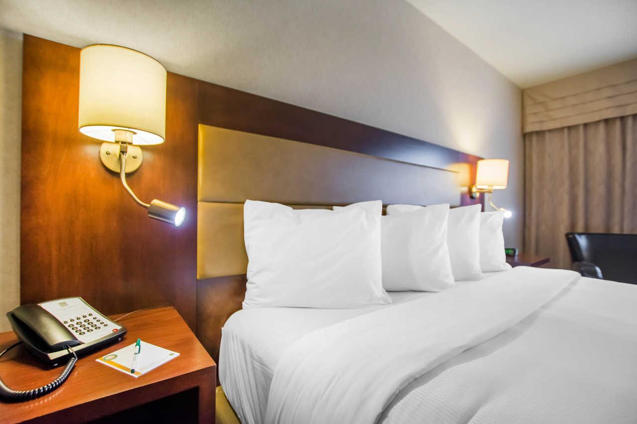 Quality Inn & Suites Val-d'Or Esterno foto