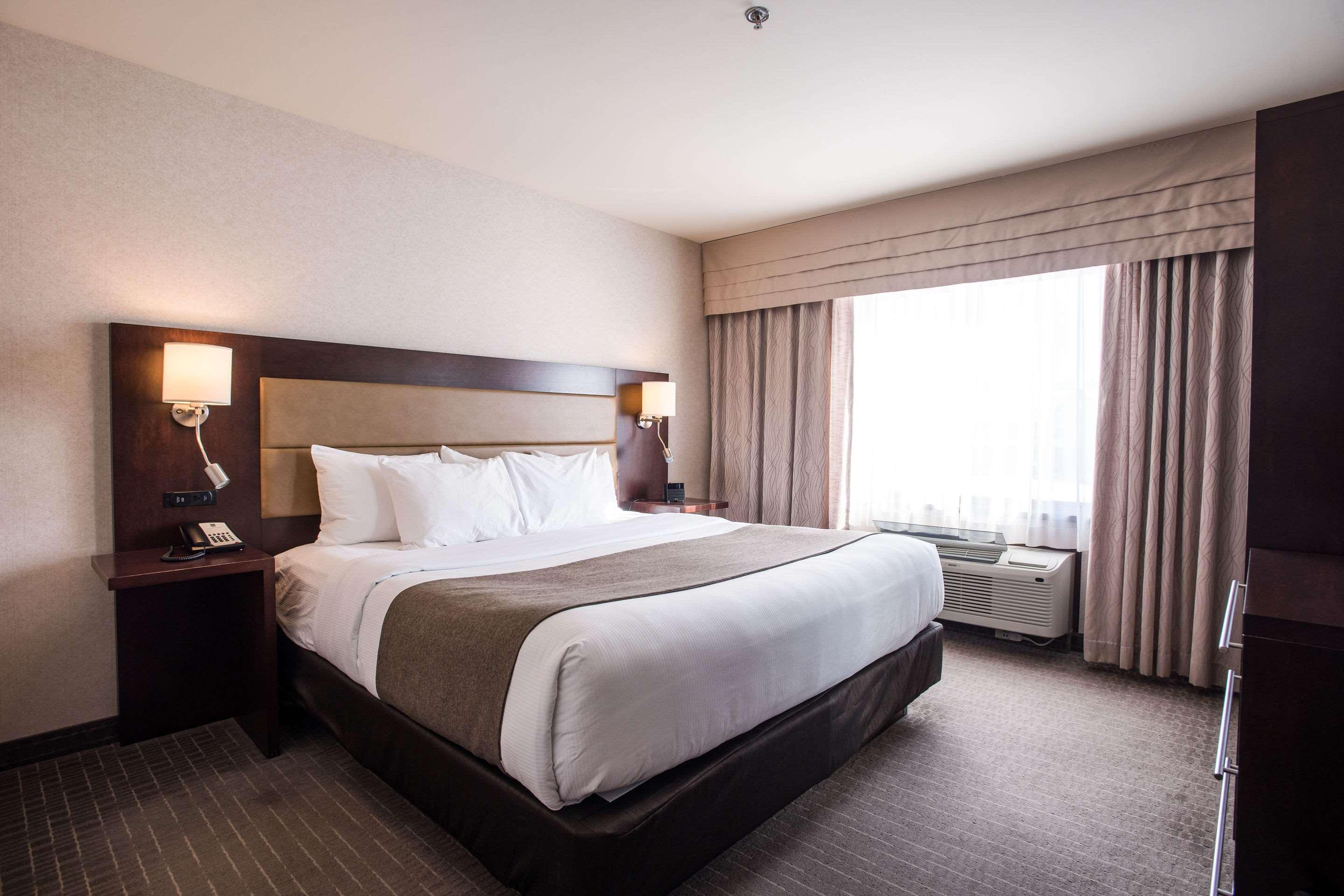 Quality Inn & Suites Val-d'Or Esterno foto