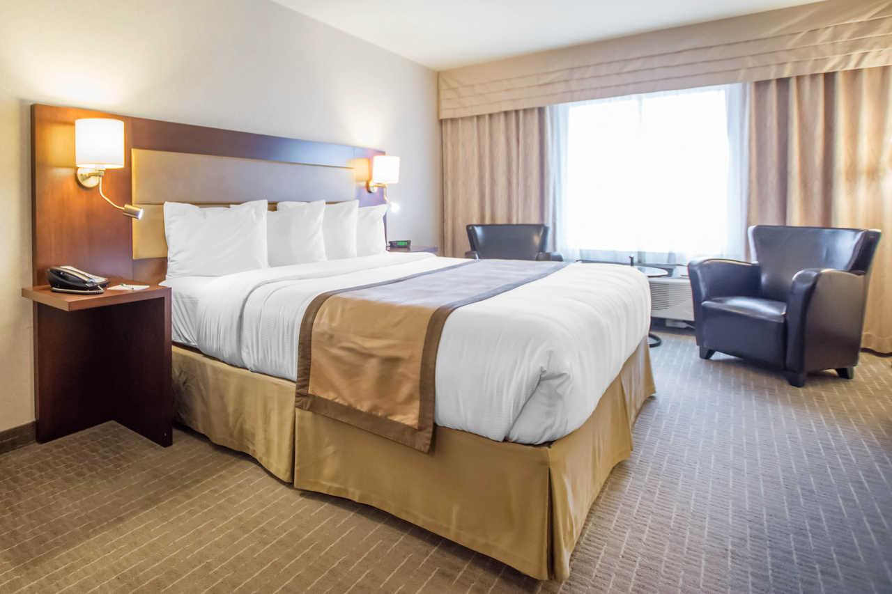 Quality Inn & Suites Val-d'Or Esterno foto