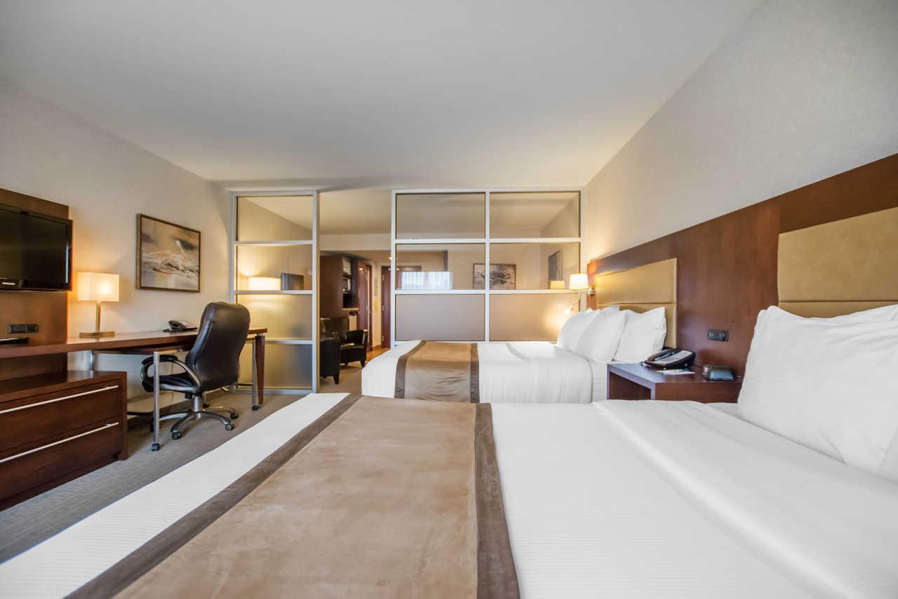 Quality Inn & Suites Val-d'Or Esterno foto
