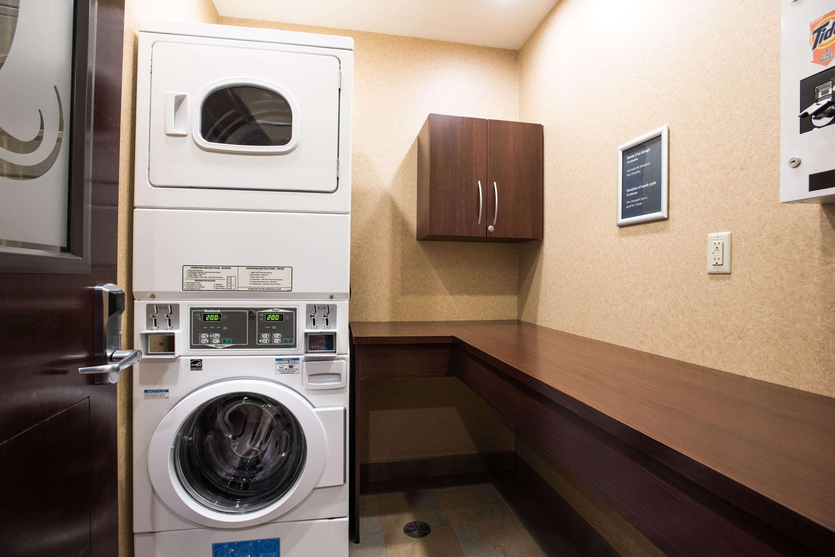 Quality Inn & Suites Val-d'Or Esterno foto
