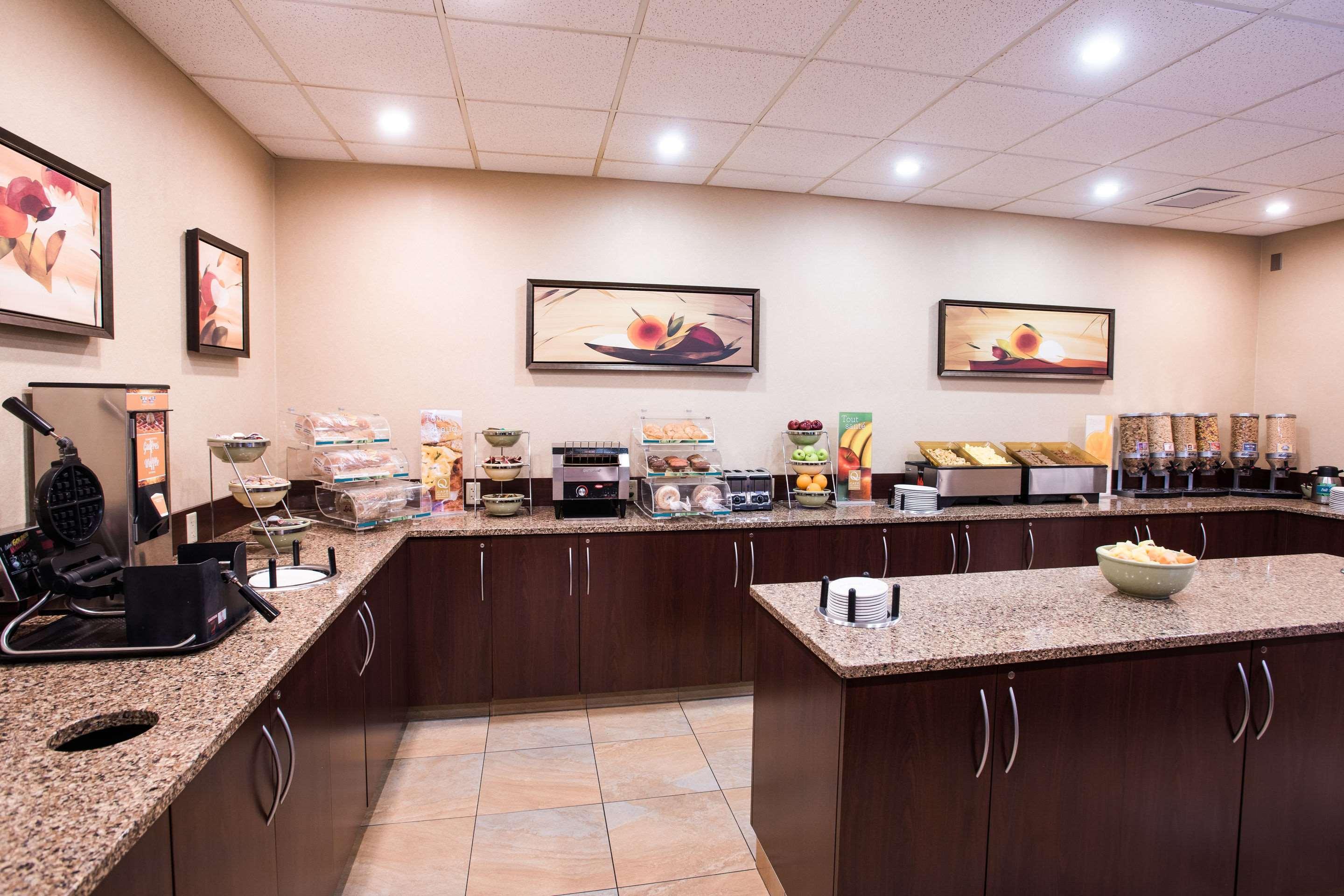 Quality Inn & Suites Val-d'Or Esterno foto