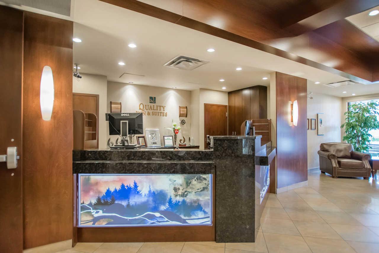 Quality Inn & Suites Val-d'Or Esterno foto