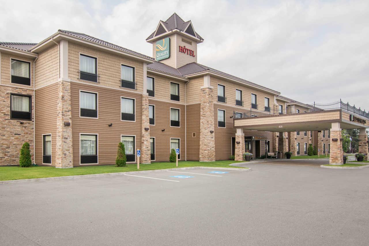 Quality Inn & Suites Val-d'Or Esterno foto