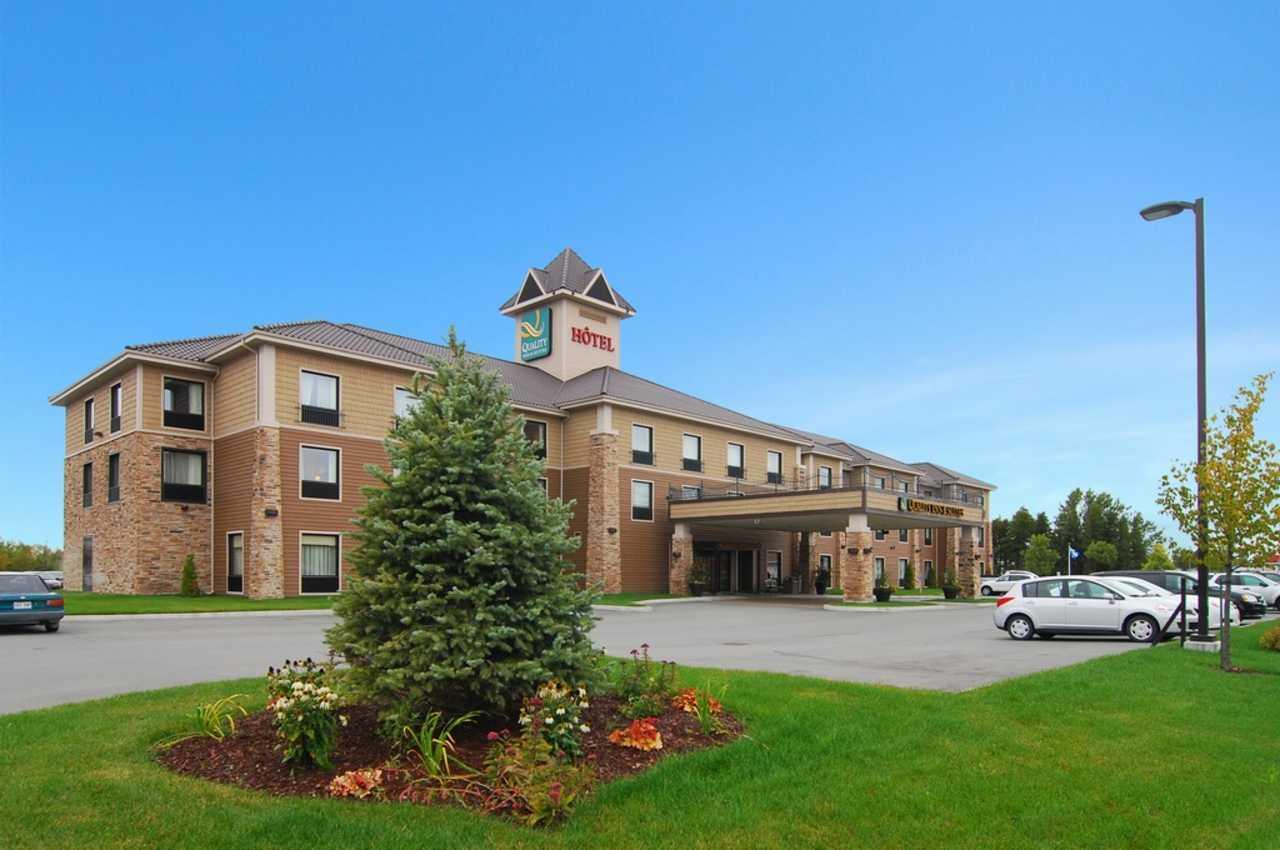 Quality Inn & Suites Val-d'Or Esterno foto