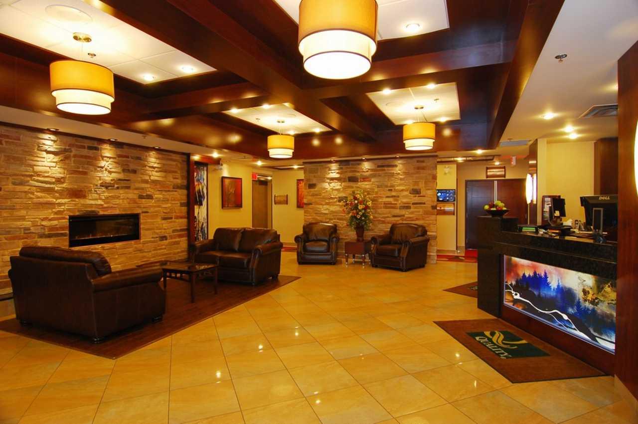 Quality Inn & Suites Val-d'Or Esterno foto