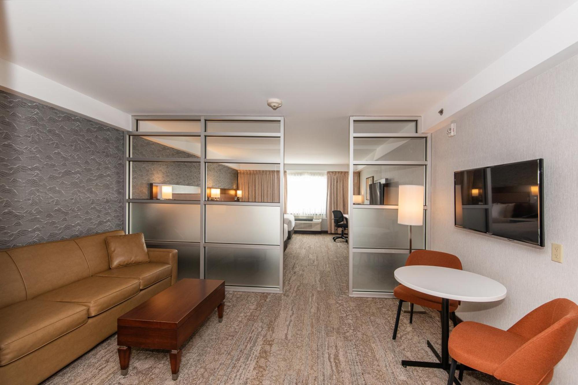 Quality Inn & Suites Val-d'Or Esterno foto