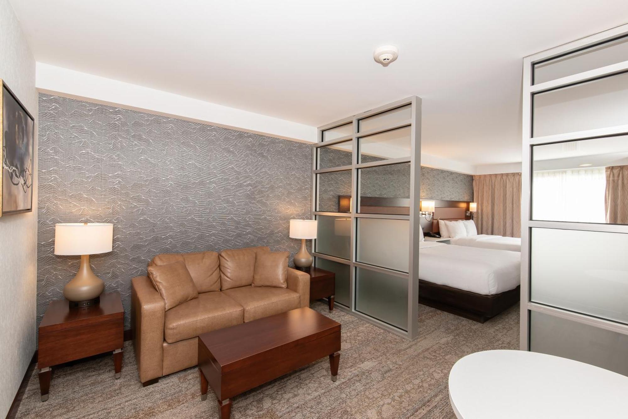Quality Inn & Suites Val-d'Or Esterno foto