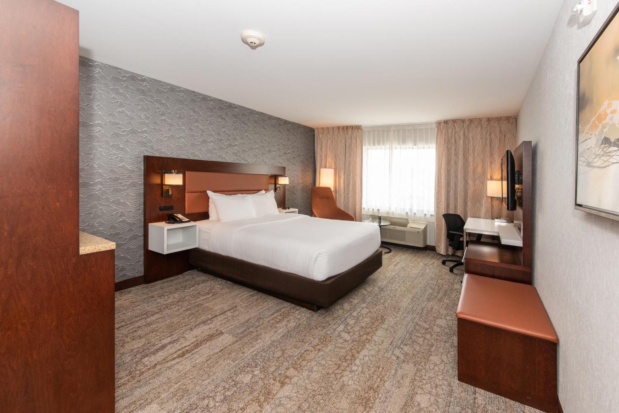 Quality Inn & Suites Val-d'Or Esterno foto