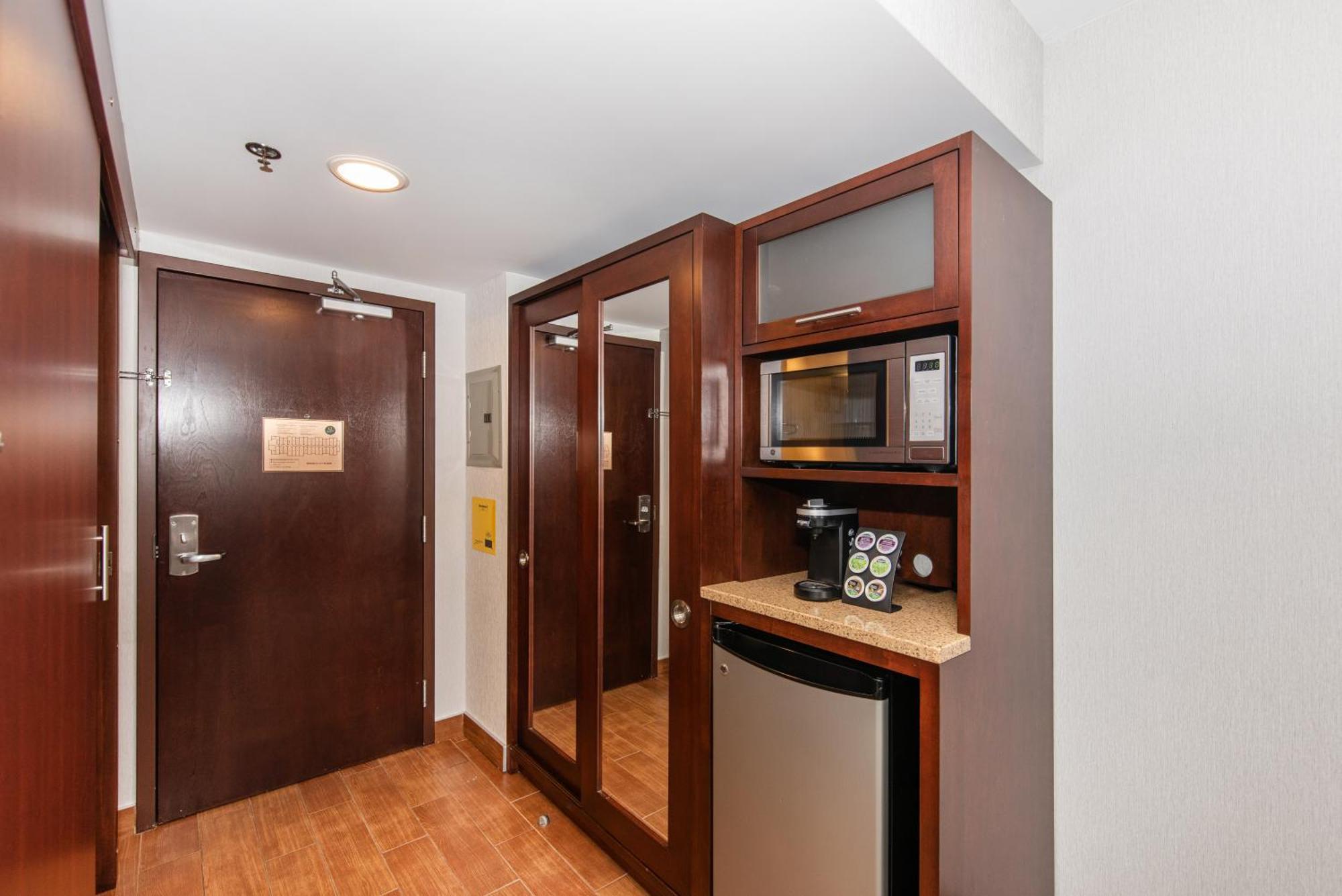 Quality Inn & Suites Val-d'Or Esterno foto