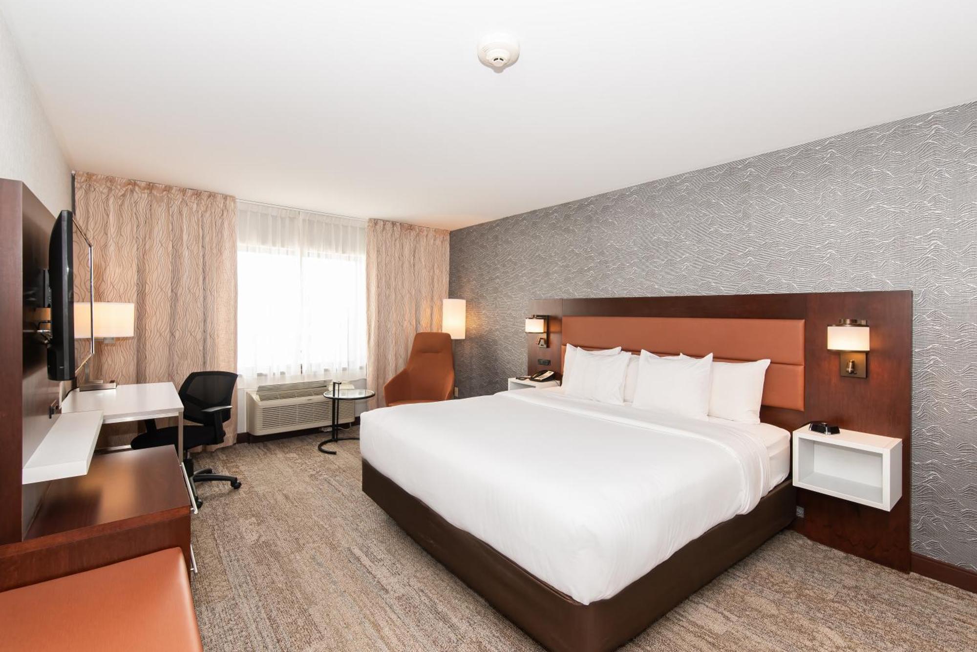 Quality Inn & Suites Val-d'Or Esterno foto