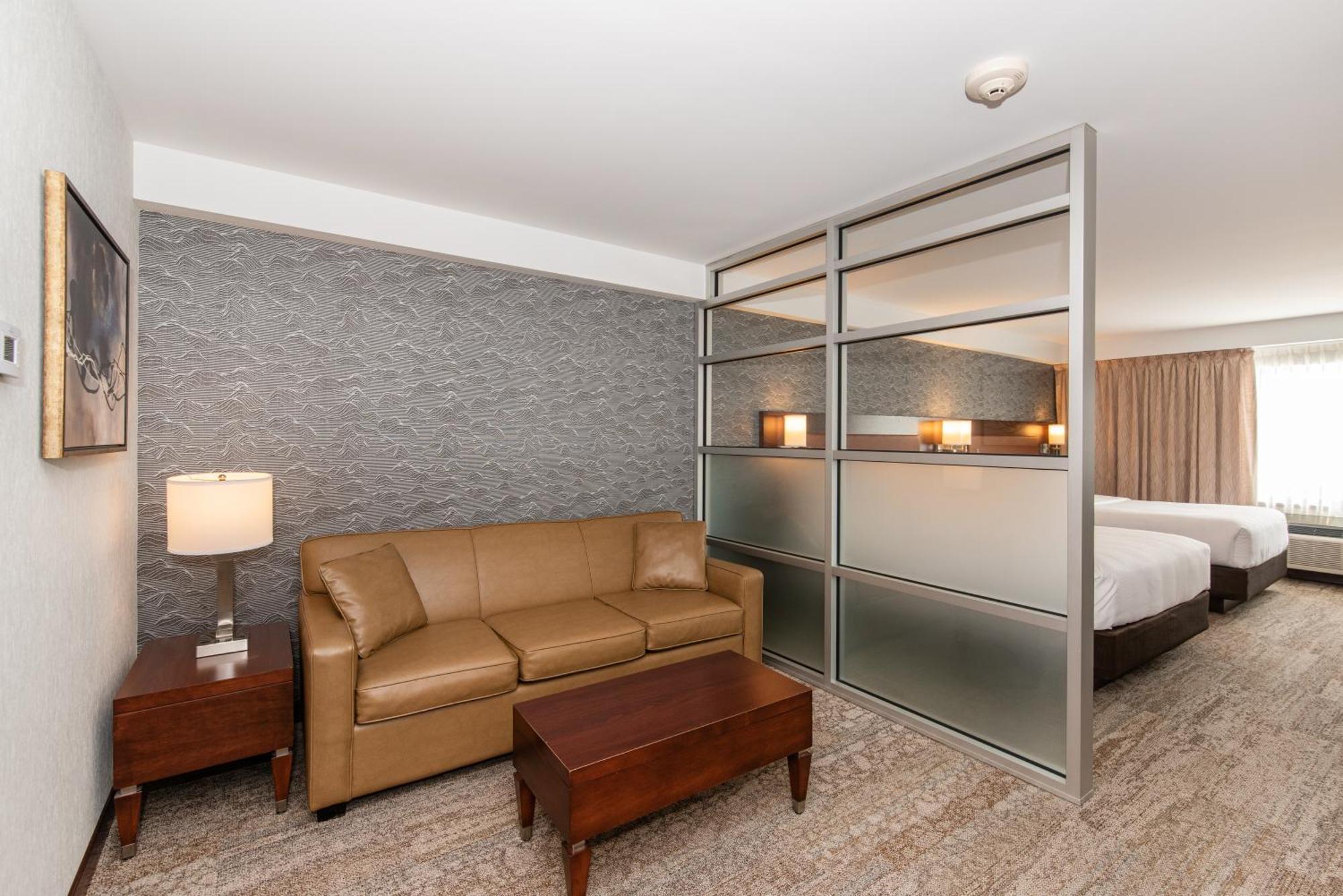Quality Inn & Suites Val-d'Or Esterno foto