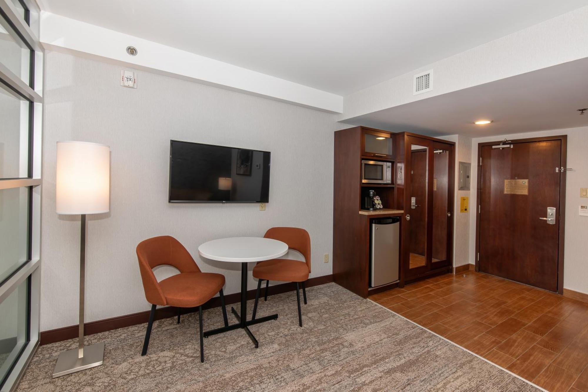 Quality Inn & Suites Val-d'Or Esterno foto