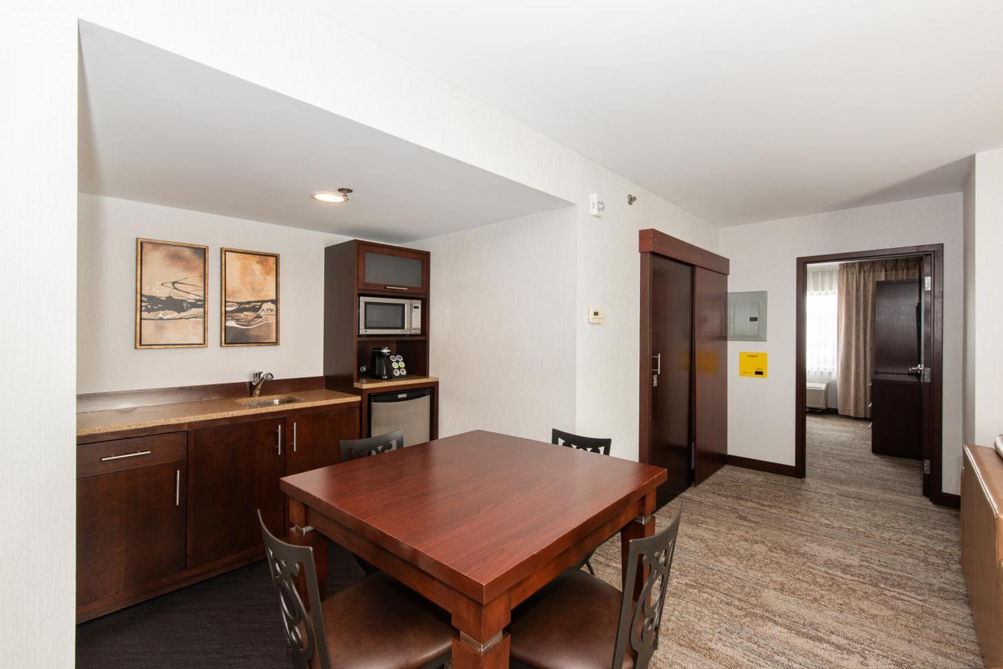 Quality Inn & Suites Val-d'Or Esterno foto
