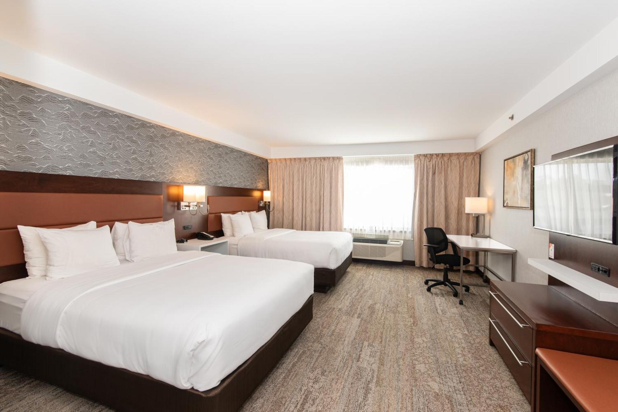 Quality Inn & Suites Val-d'Or Esterno foto