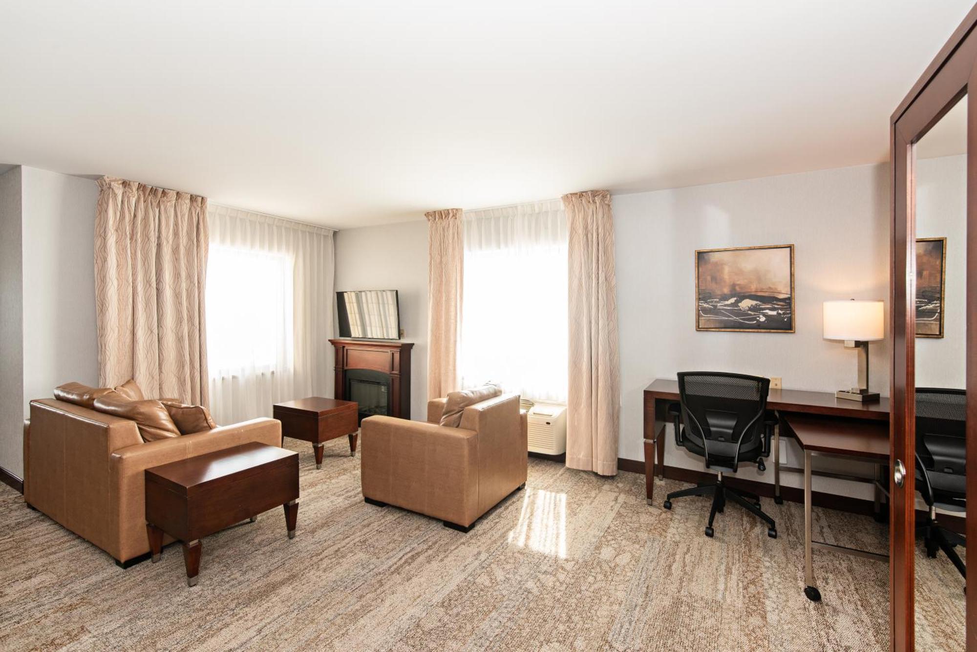 Quality Inn & Suites Val-d'Or Esterno foto