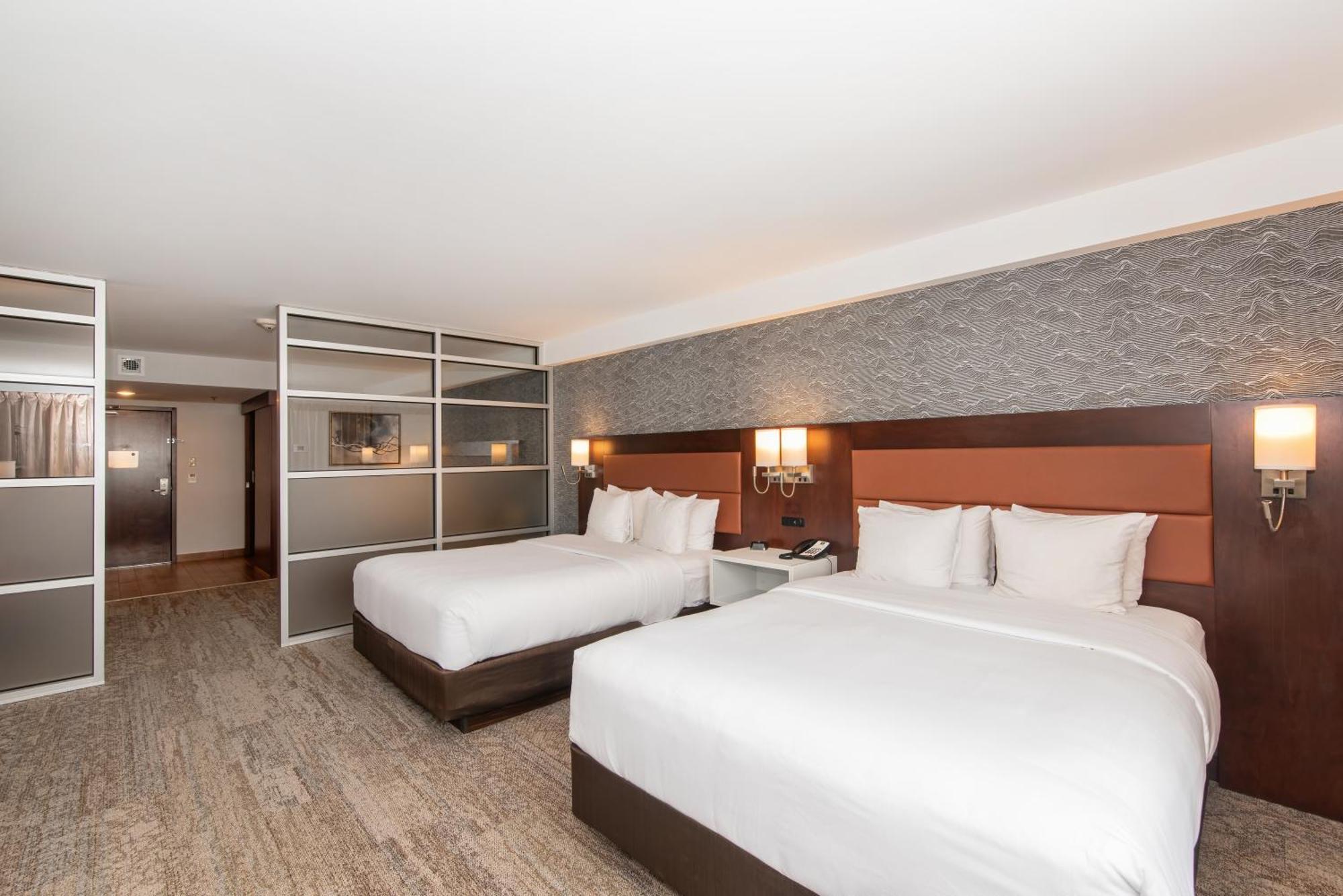 Quality Inn & Suites Val-d'Or Esterno foto