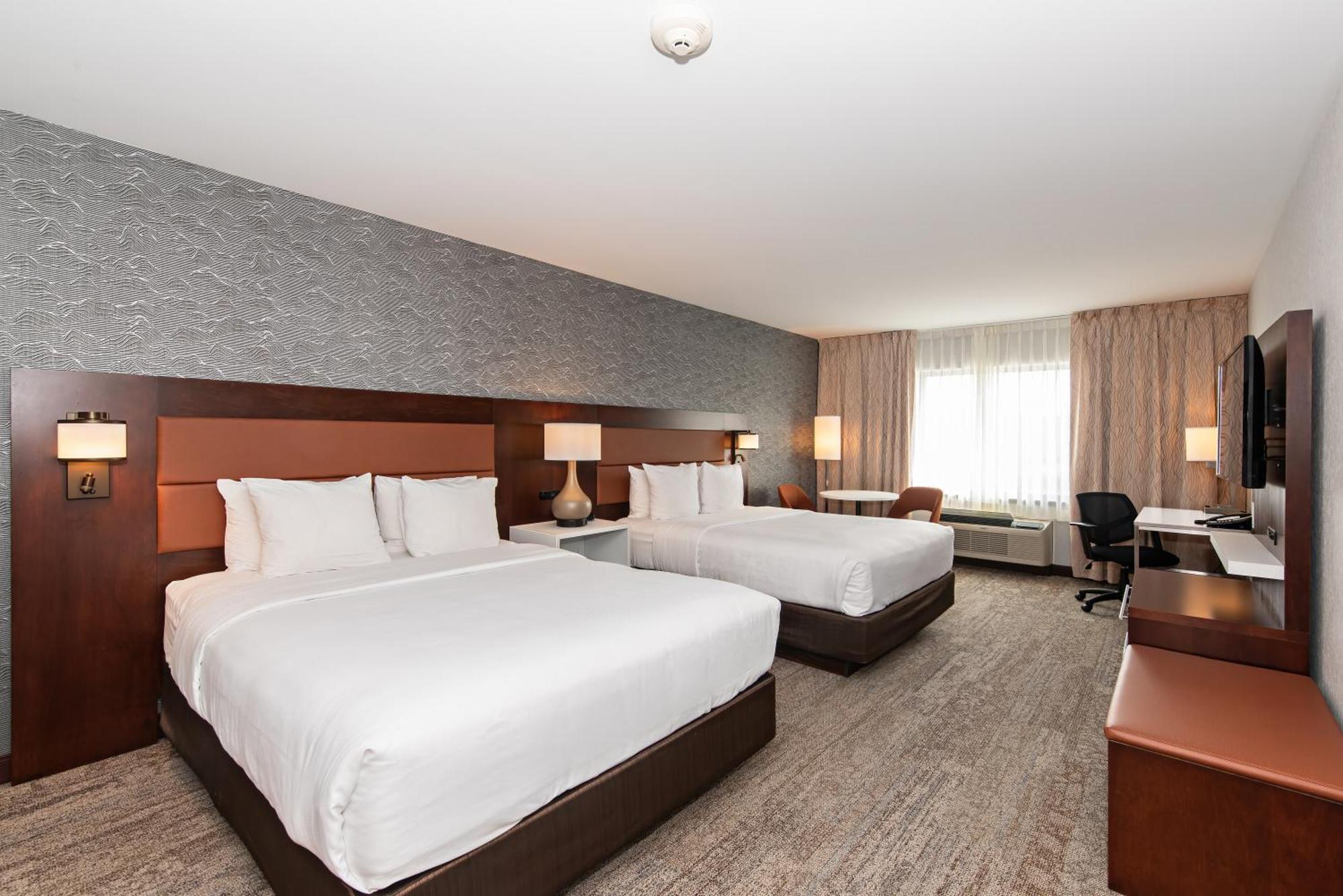 Quality Inn & Suites Val-d'Or Esterno foto