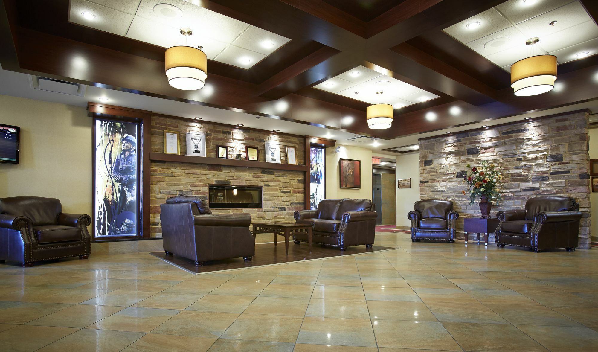 Quality Inn & Suites Val-d'Or Esterno foto
